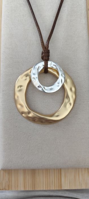 Colar com anéis metal misto