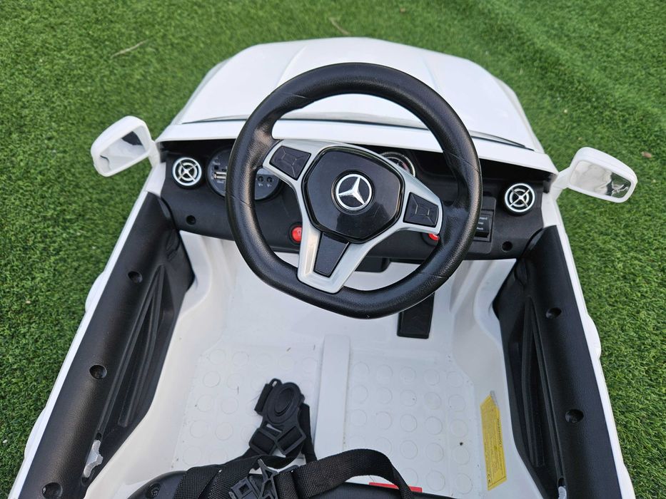 Carro Elétrico Infantil Mercedes-Benz GLA 45 AMG + Comando Parental 2.4G