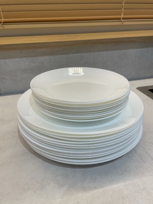 Zestaw białych talerzy – 24 sztuki