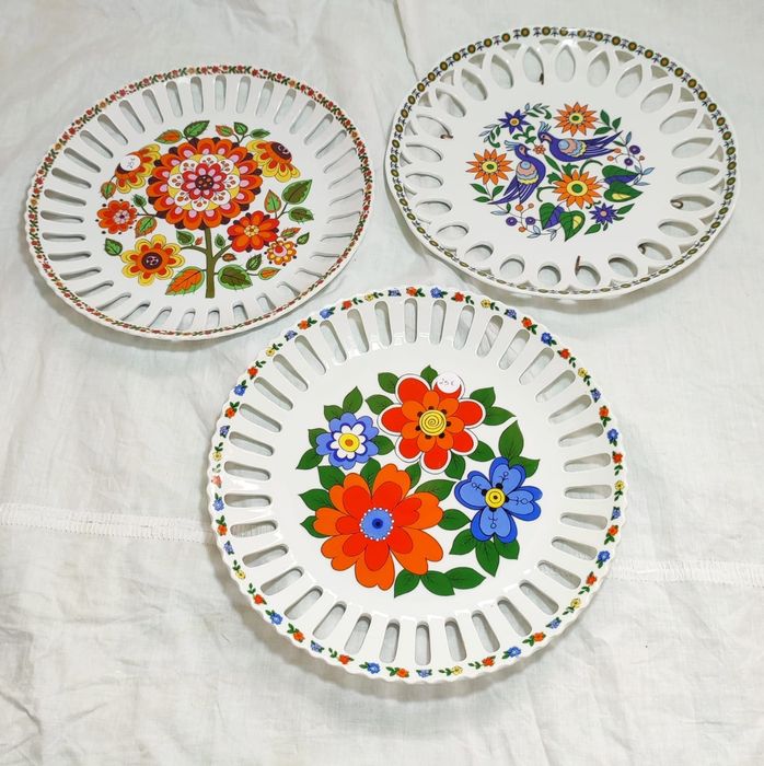 Pratos decorativos, antigos, porcelana, Brasil
