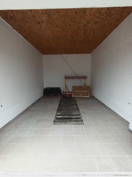 Складські приміщення від 15 до 150 м². Зберігання та логістика.