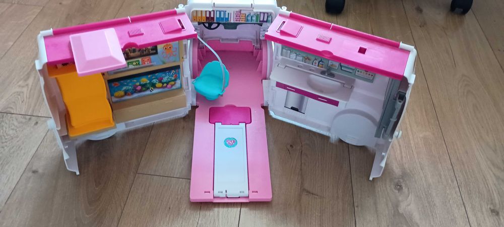 Karetka Barbie samochód