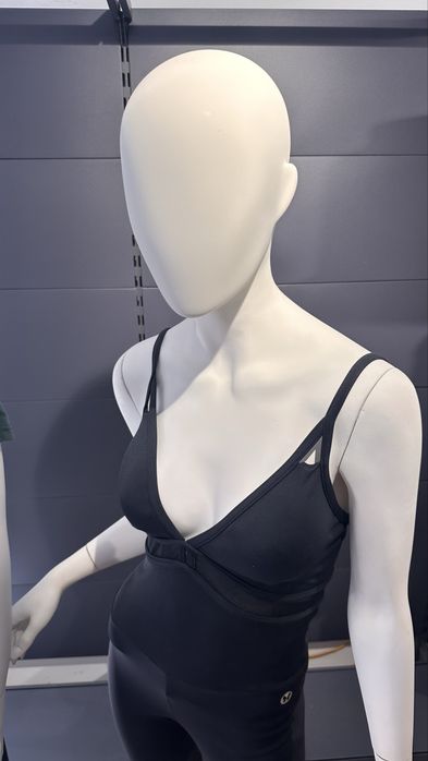 2 manequins masculino e feminino
