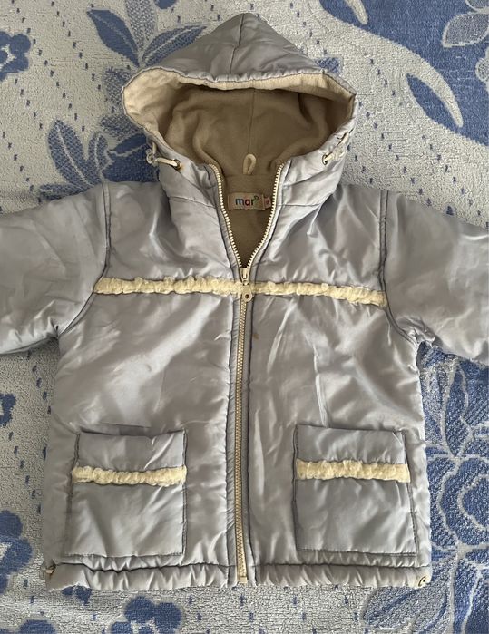 Подарю куртку на девочку, размер 98