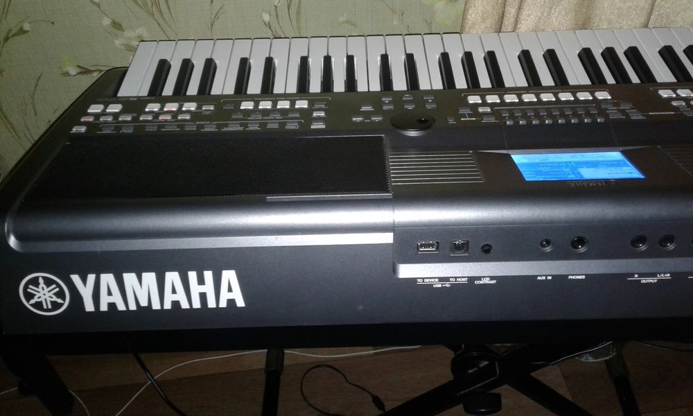 Продам синтезатор Yаmaha PSR S 670