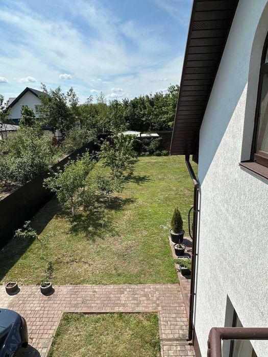 Просторий будинок 190 м² на 12 сотках у тихій зеленій локації