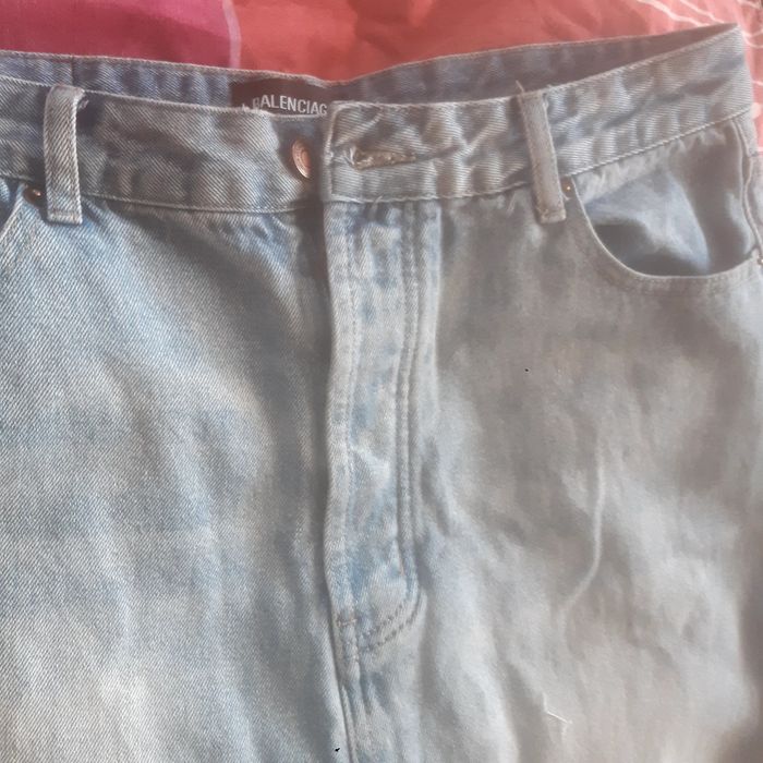 Przepiękne i stylowe spodnie Balenciaga.