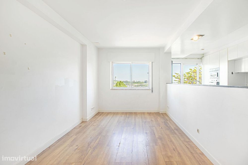 Apartamento T3+1 em Carnaxide