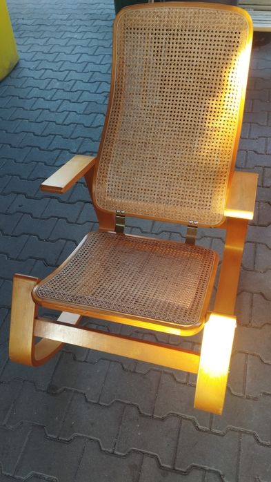 Fotel bujany do pokoju
