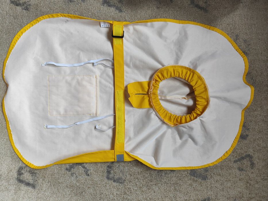 Продается дождевик для собак.