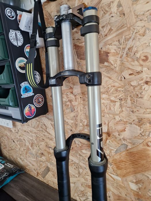 Suspensão rock shox boxxer