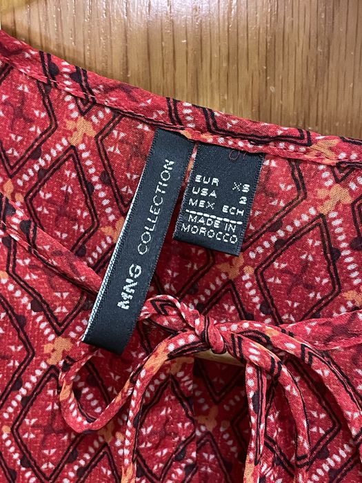 Blusa vermelha de festa da Mango