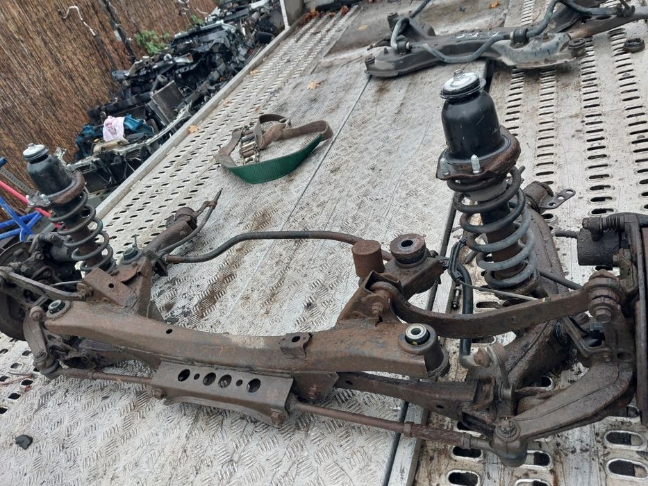 Toyota avensis t25 zawieszenie tylne kompletne tyl ława trawers wahacz