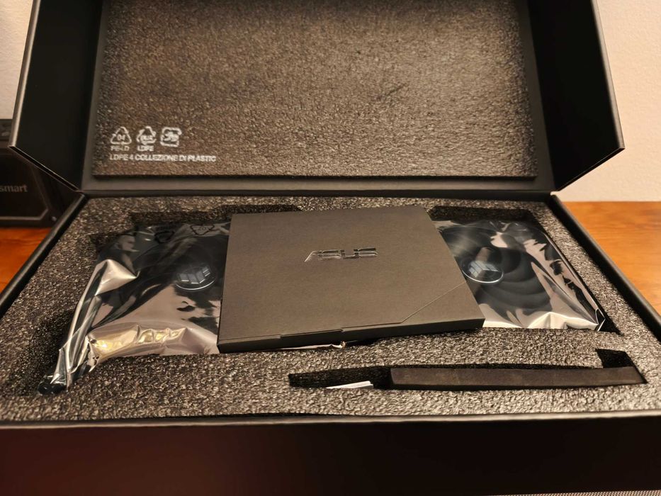 Placa Gráfica - Asus TUF Radeon RX 7800XT OC