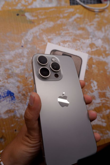 iPhone 15 pro 128GB Natural