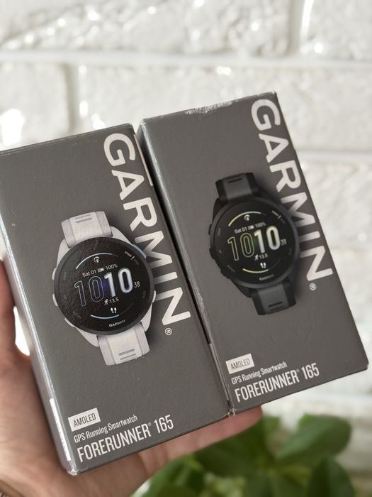 Смарт-годинник Garmin Forerunner 165 GPS