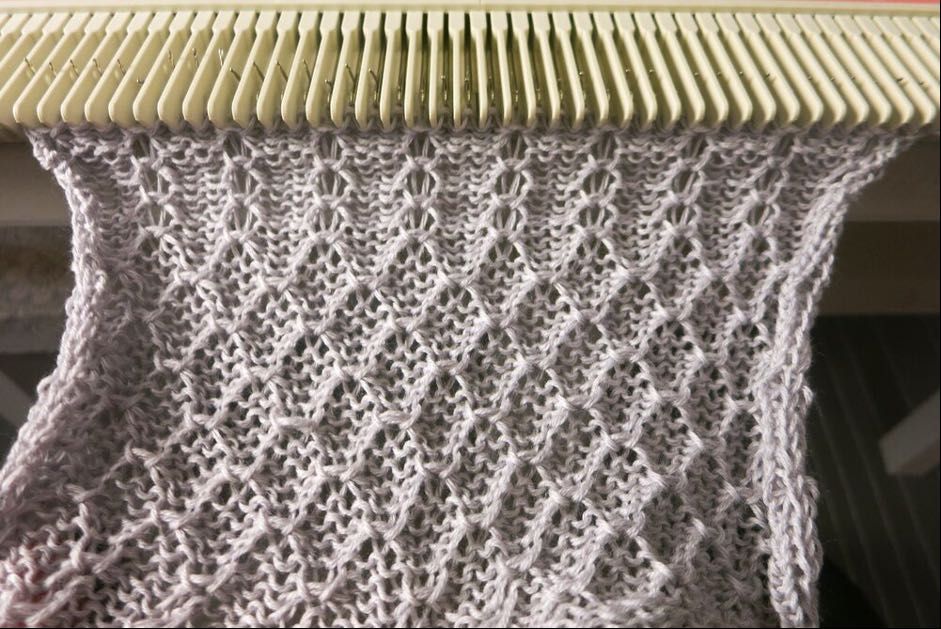 Silver Reed SK840 — це комп’ютеризована в’язальна машина 5-го класу Виробництво: Японія