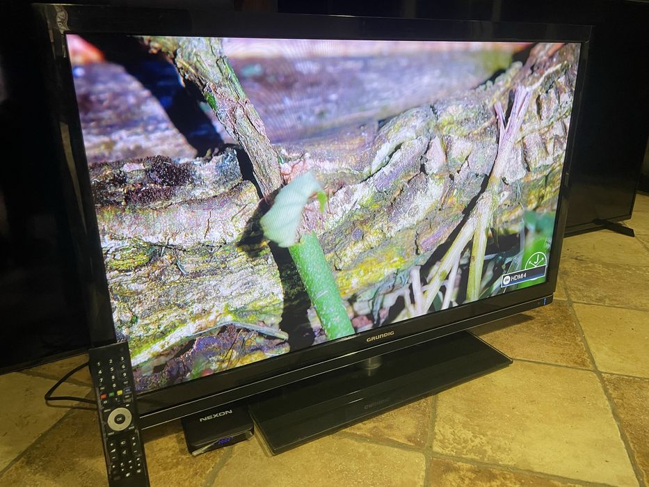 Телевізор Grundig 40 Full HD + кріплення