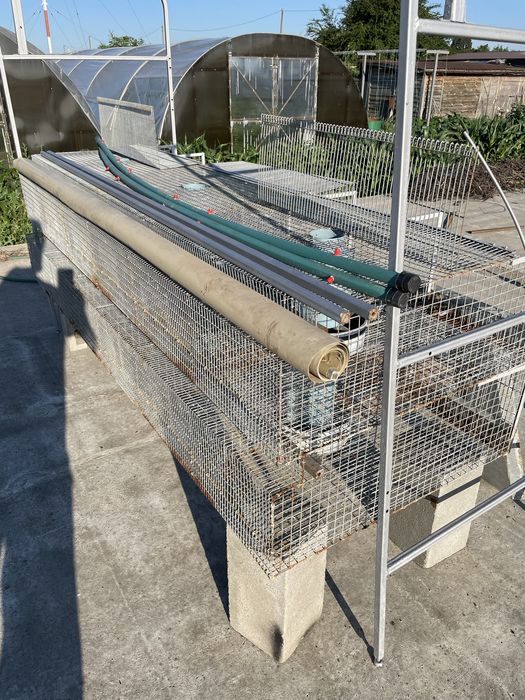 Клетка б/у для кроликов професиональная.