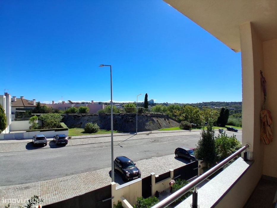 T4 Semi-Detached House with Heating and Garage - Viseu