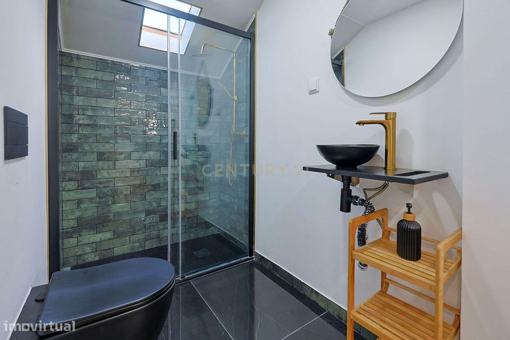 Apartamento T3 Duplex Remodelado no Centro de Corroios