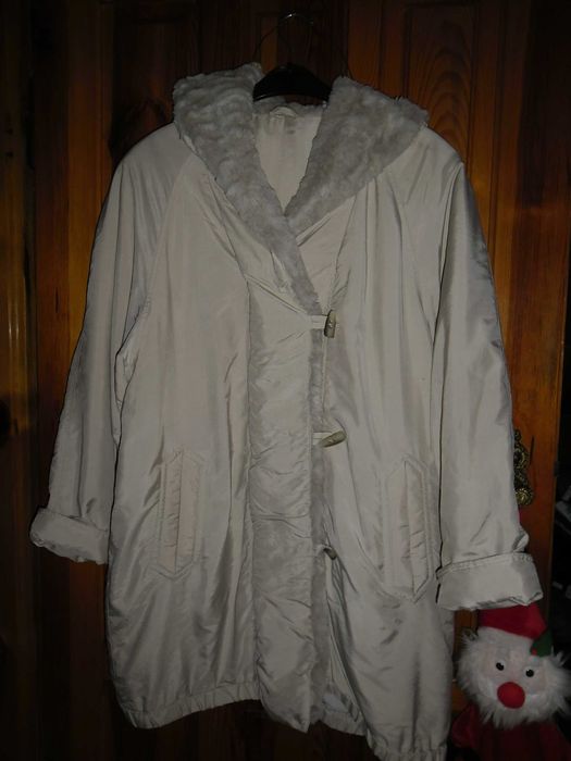 fajna beżowa kurtka z kapturem roz.44 biust 134cm