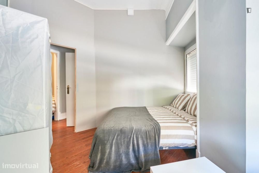 Quarto - localizado em Entrecampos Lisbon