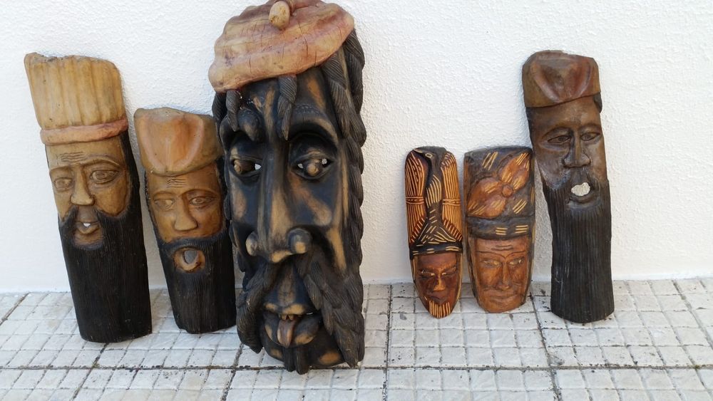 Várias  peças  decorativas