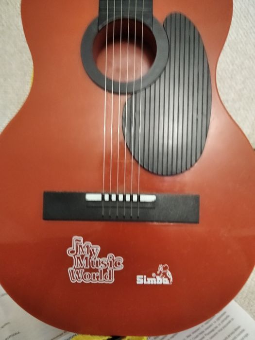 Продам  игрушку (детскую электрогитару Simba).