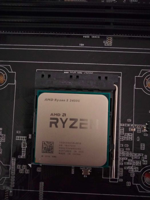 Bundle 2400g+B450M+Memória | AMD456525974046648324