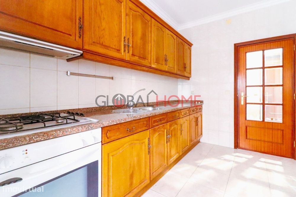 Apartamento T1 Renovado ao centro de Canelas