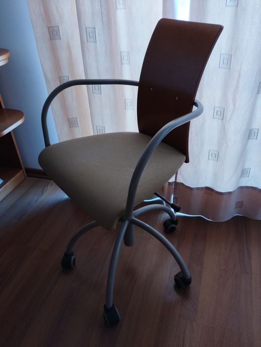 Secretaria e cadeira