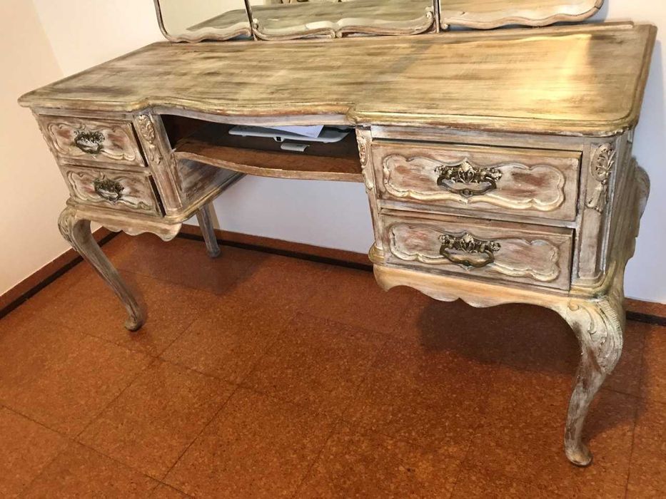 Movel com gavetas e espelho antigo vintage