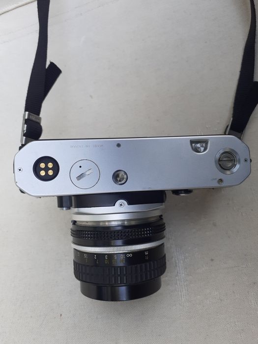 Máquina FE antiga Nikon com lente. Também tenho flash NIKON conforme f