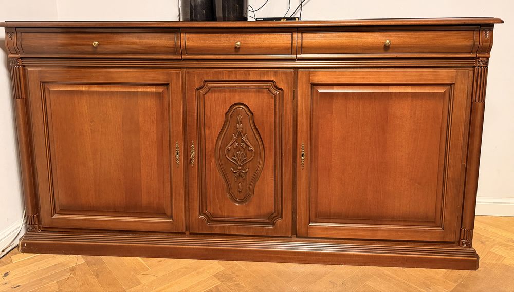 Komplet mebli drewnianych  do salonu witryna komoda stół