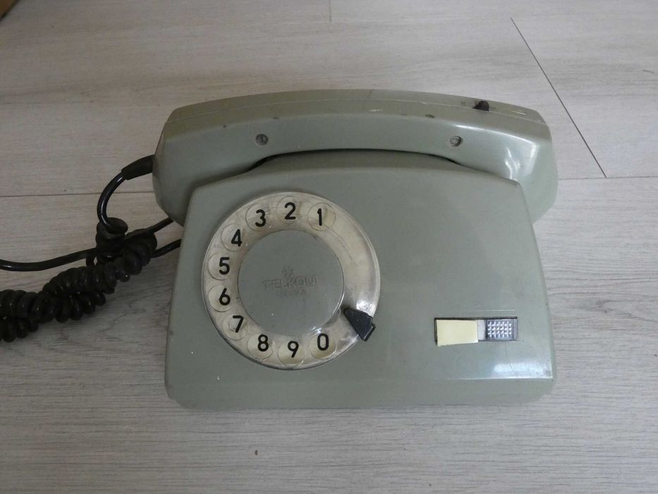telefon stacjonarny z czasów PRL