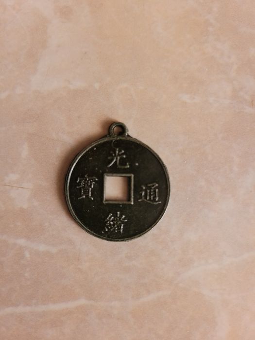 Продаються кулони