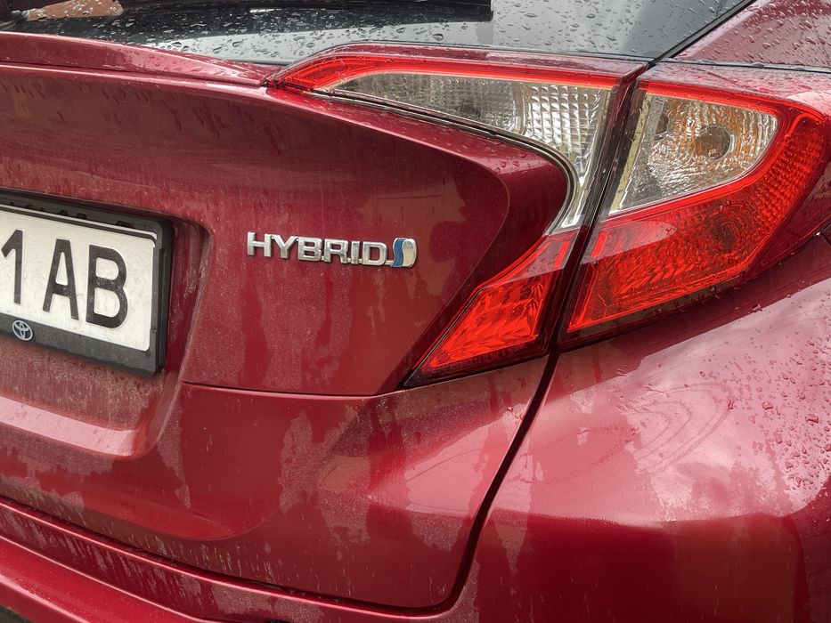 Продам офіційний автомобіль Toyota CH-R  Гібрід .