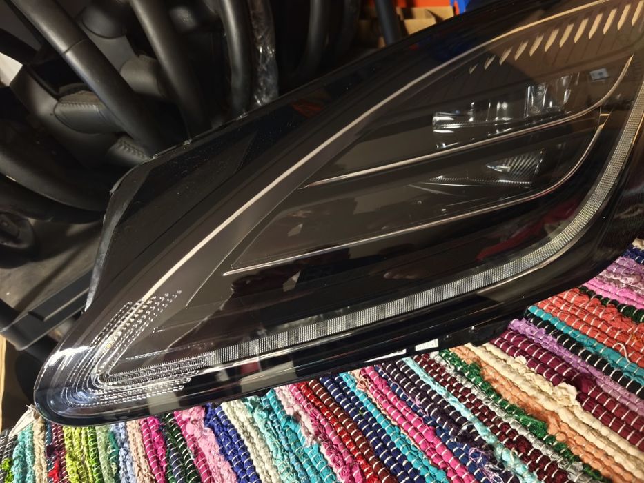 Farol esquerdo full Led Jaguar E-pace