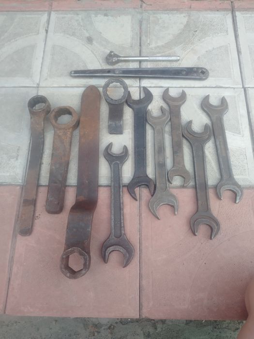 Комплект ключей.