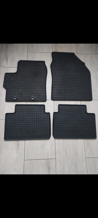 Wycieraczki podłogowe do toyota Yaris