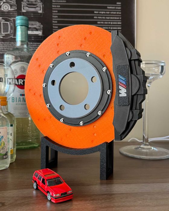 Lampa „tarcza hamulcowa” BMW – idealna dekoracja dla fana aut