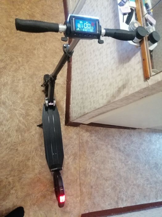 Єлектросамокат..