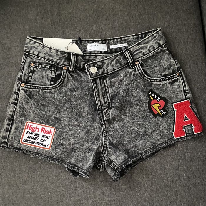Spodenki z haftem naszywkami bershka M nowe szorty sredni stan