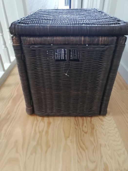 Baú em verga castanho escuro