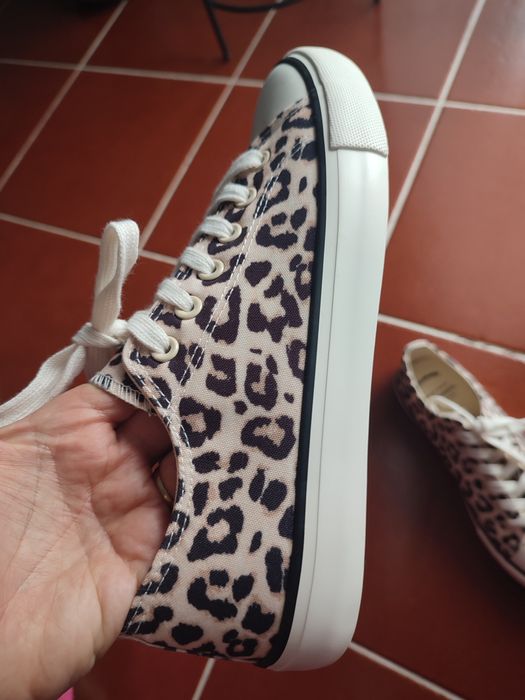 Tênis leopardo a estrear