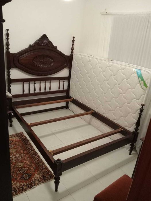 Cama antiga trabalhada