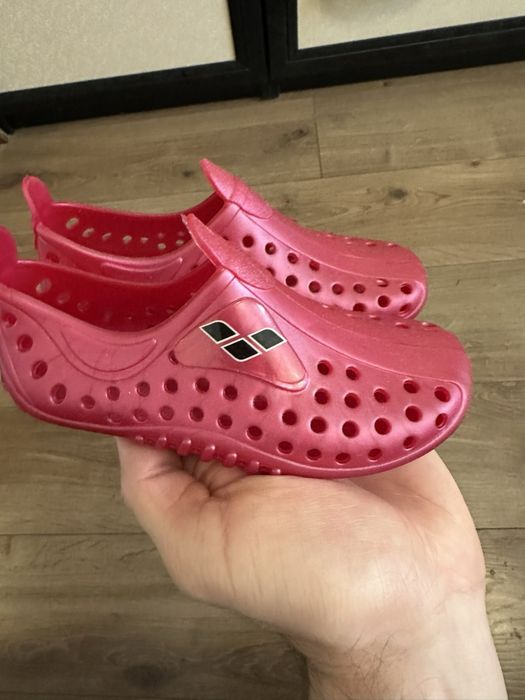 Продам аквашузы новые