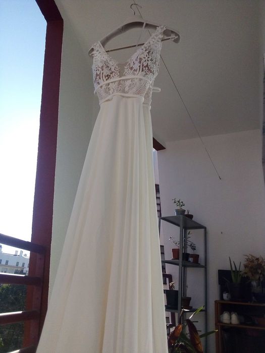 Vestido de noiva elegante e fluido como novo