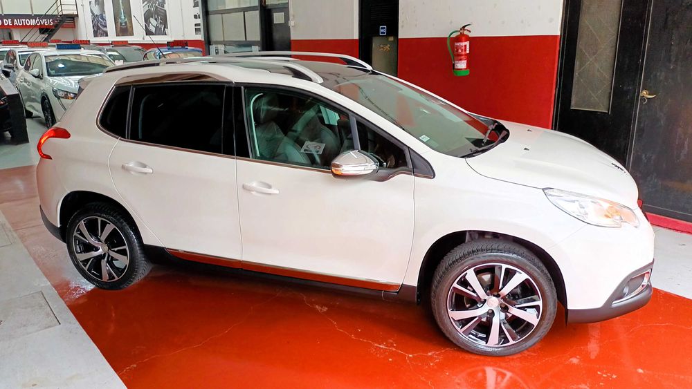 PEUGEOT 2008 1.2 PURETECG ALLURE